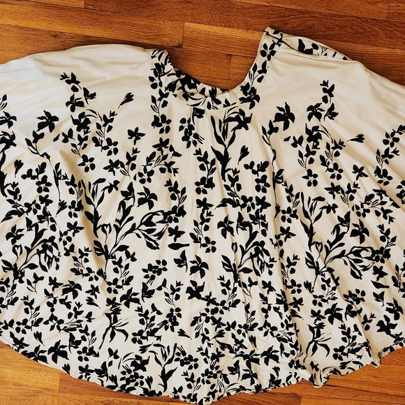 Black & White Floral Circle Skirt w/Pockets Size L/XL - Picture 4 of 16